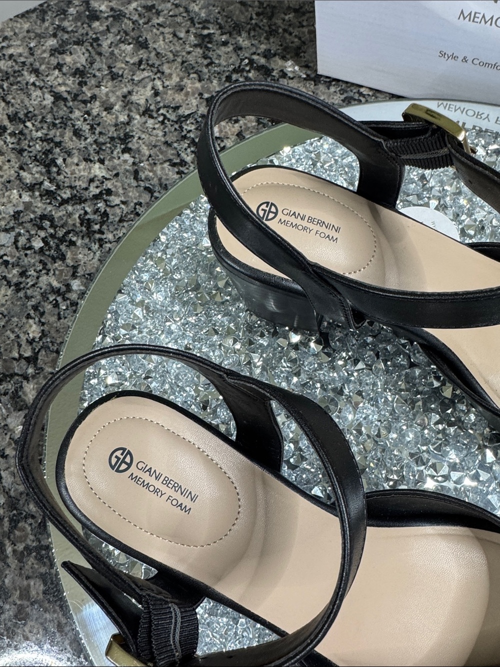 Giani Bernini Black Leather Block Heel Sandals with Gold Buckle NEW 9.5 - Picture 2 of 11
